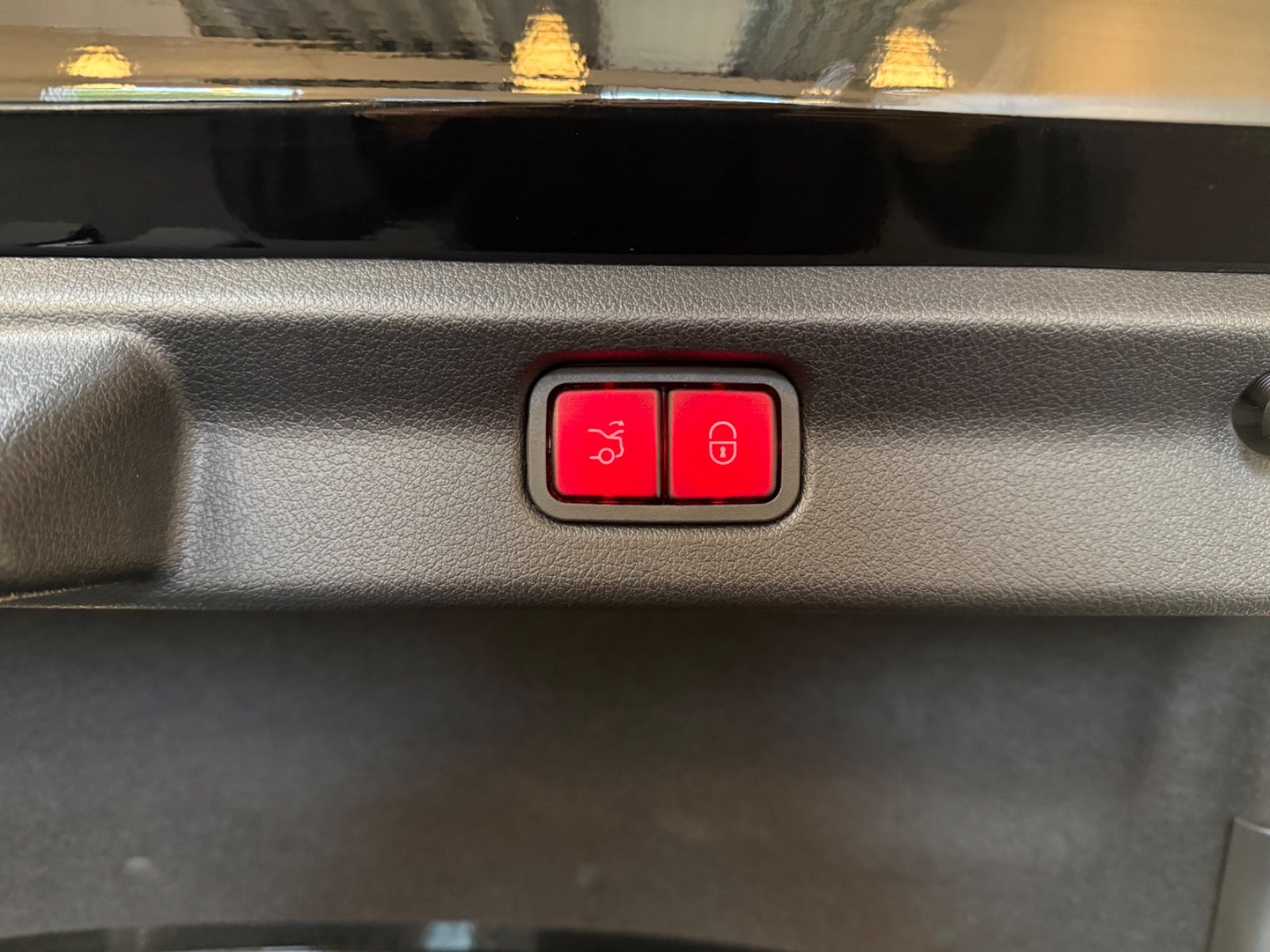 Mercedes EQE350 Electric Art