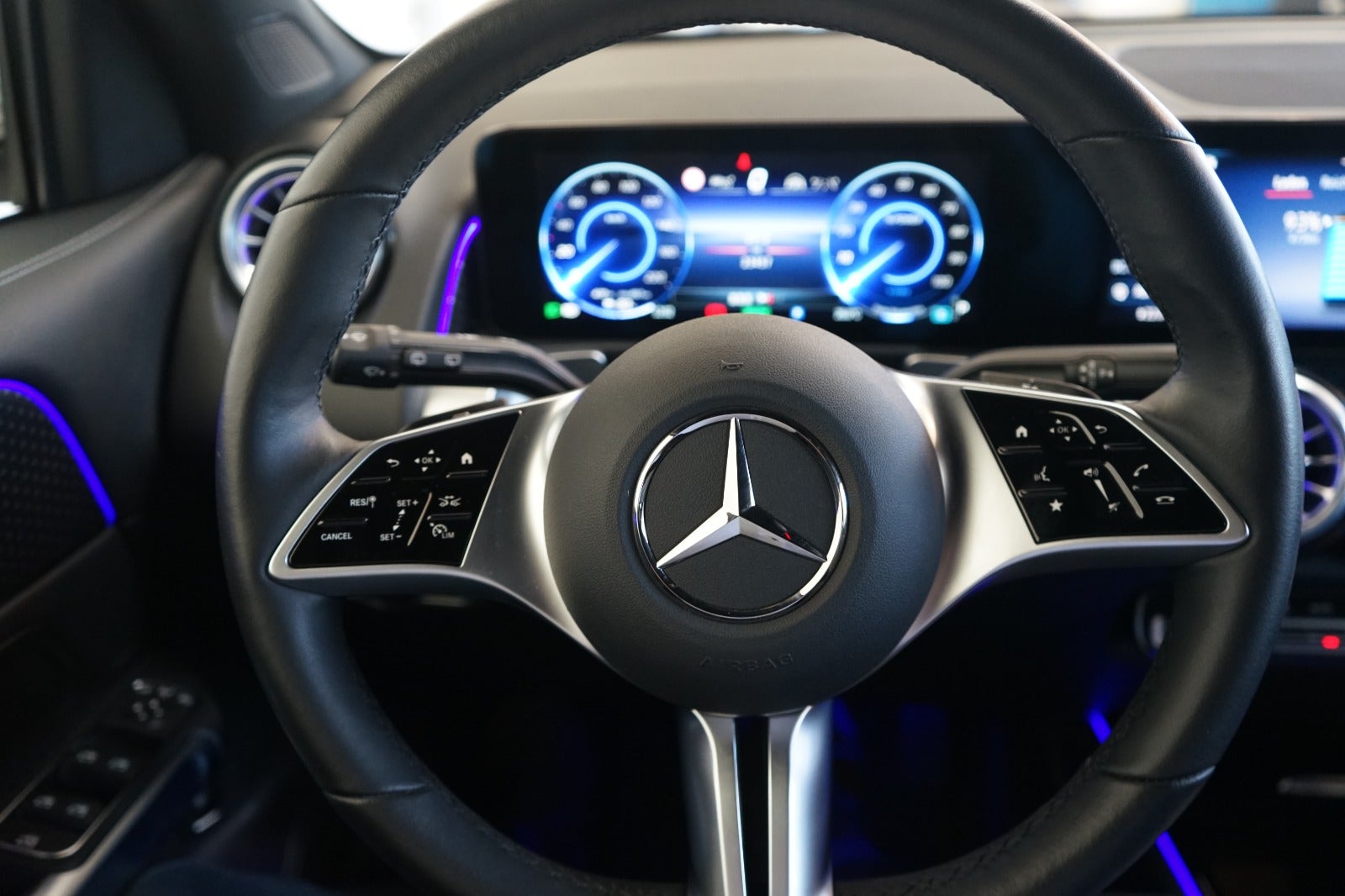 Mercedes EQB250+