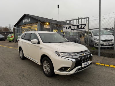 Mitsubishi Outlander 2,4 PHEV Inform CVT 4WD 5d