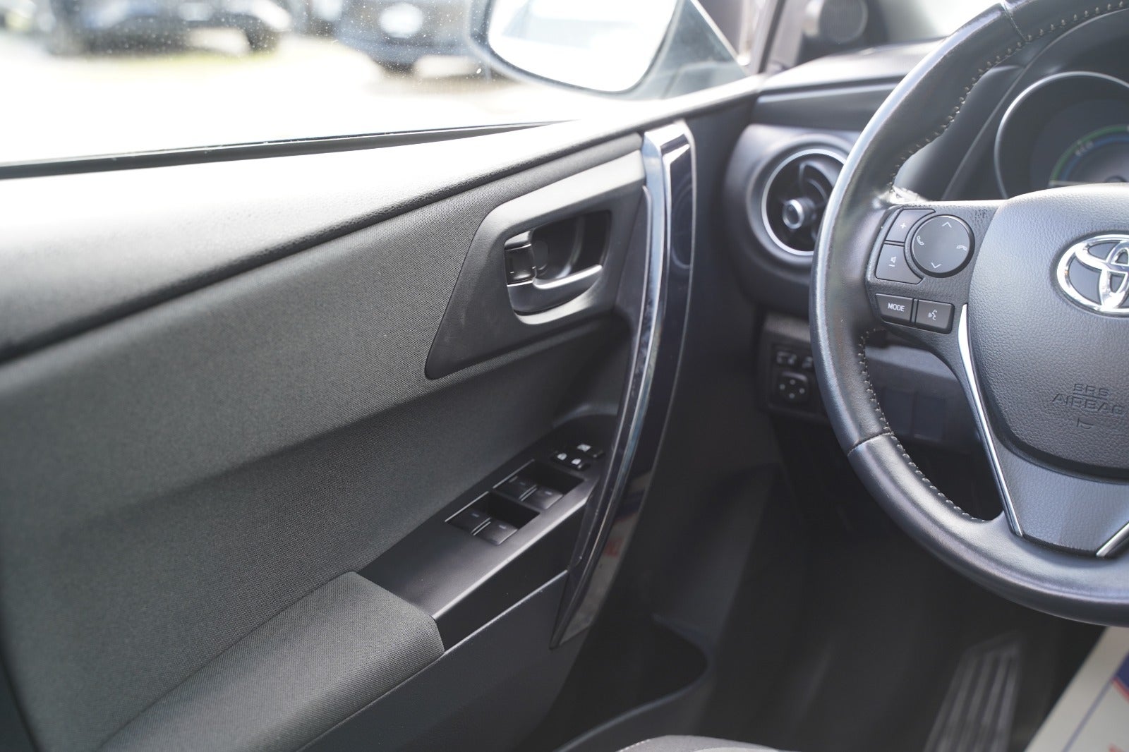 Billede af Toyota Auris 1,8 Hybrid H2 Style Skyview CVT