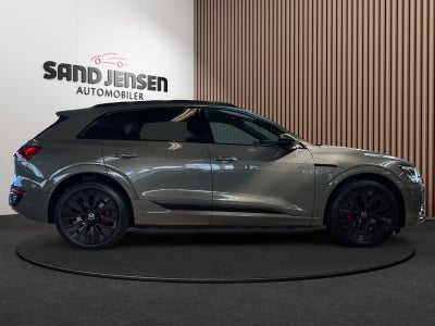 Audi Q8 e-tron S-line quattro Van