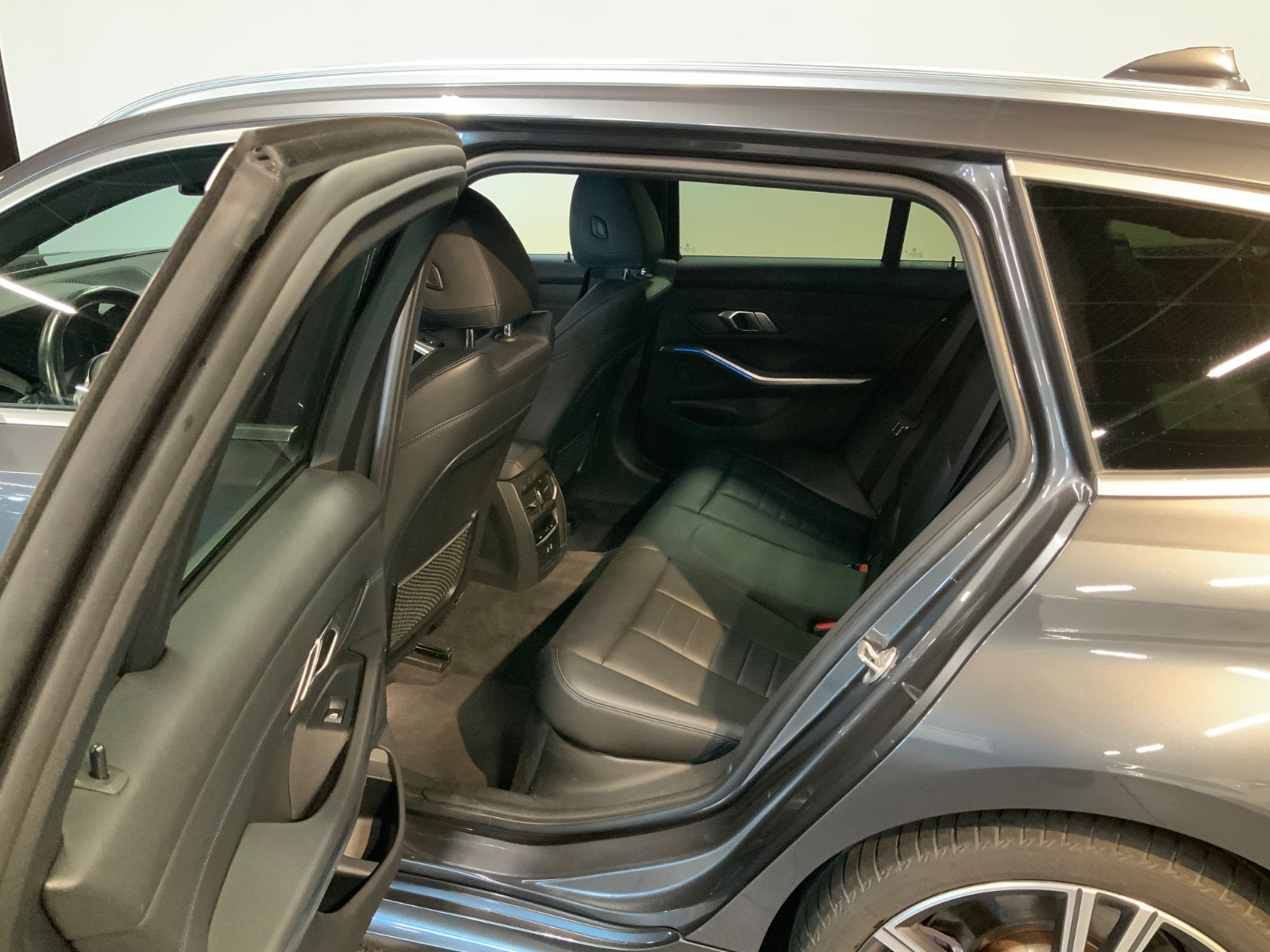 BMW 330e (8/8)