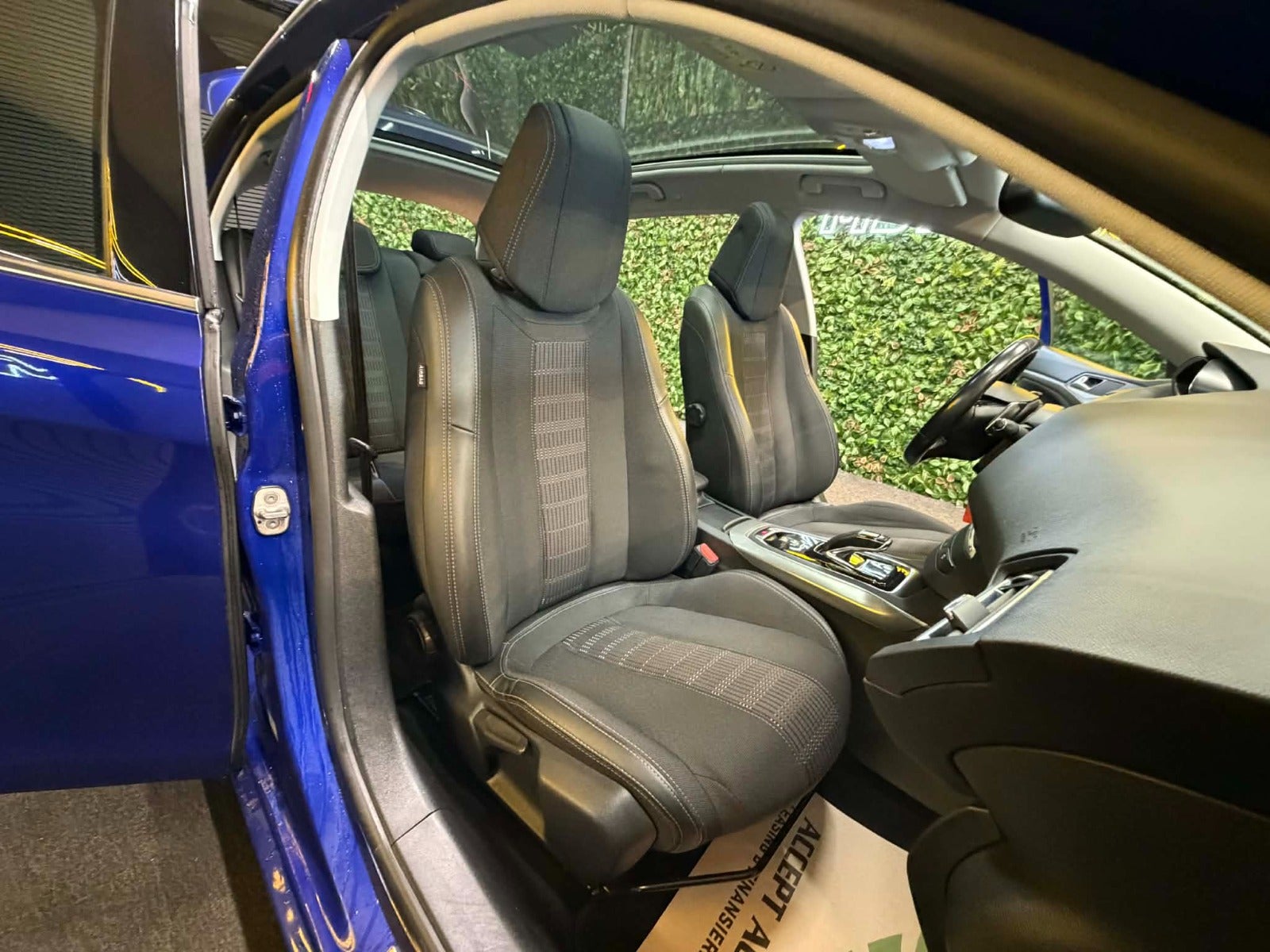 Billede af Peugeot 308 1,2 e-THP 130 Allure SW EAT6