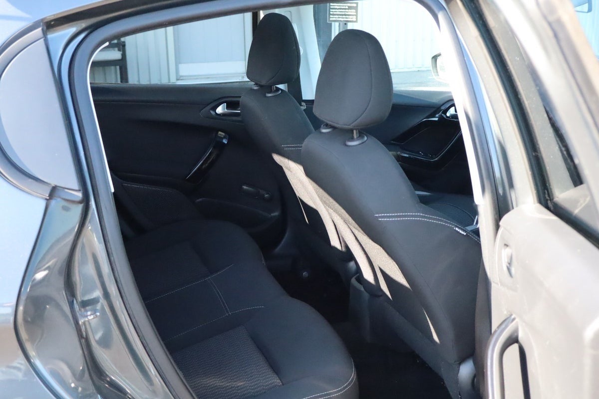 Billede af Peugeot 208 1,6 BlueHDi 100 Allure Sky