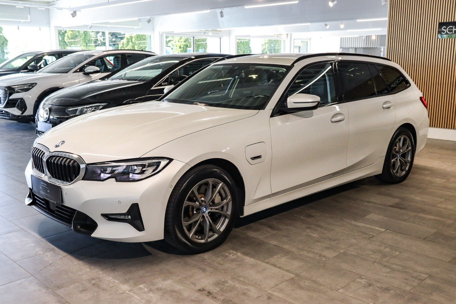 Billede af BMW 330e 2,0 Touring Sport Line aut.