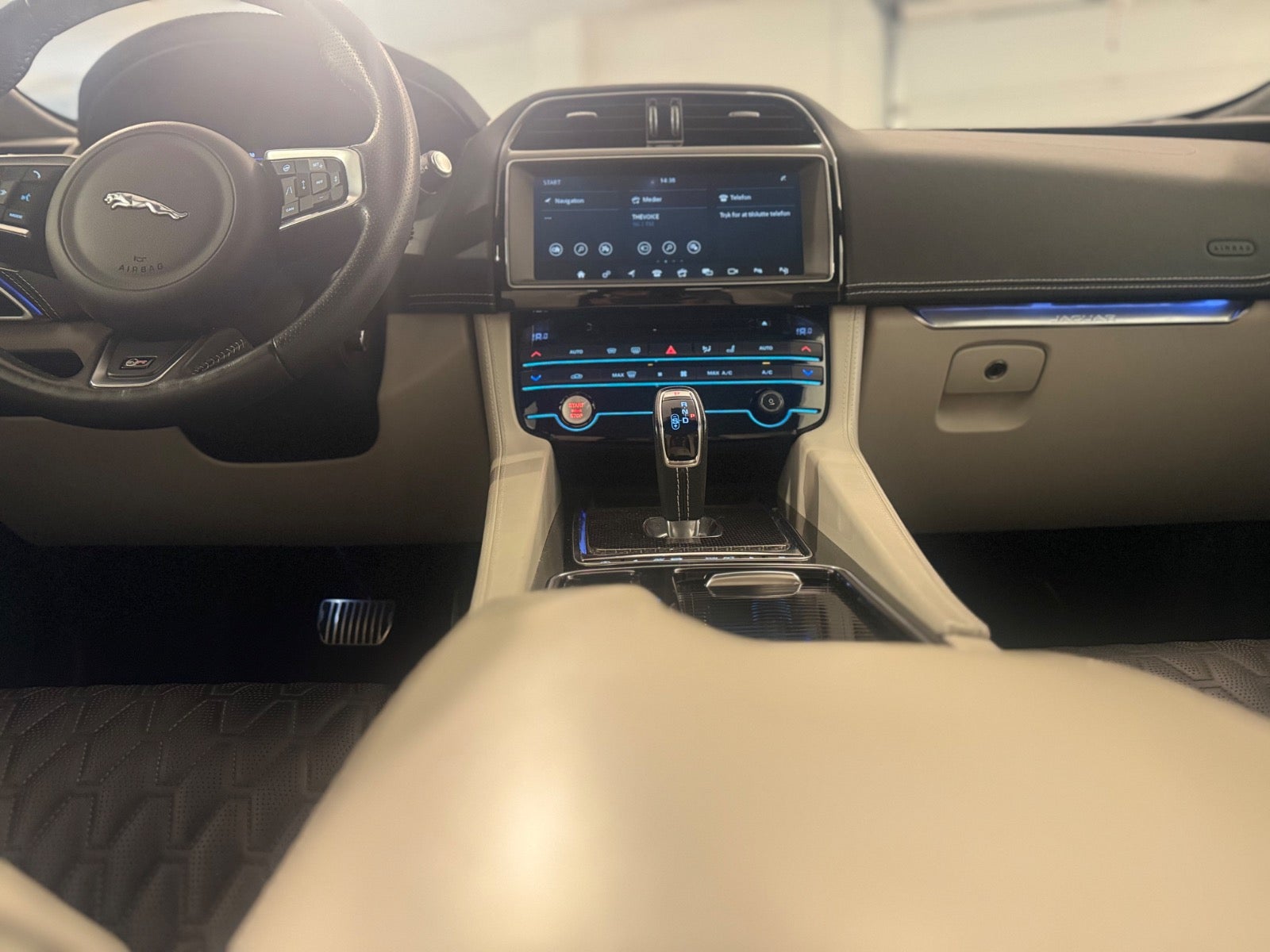 Jaguar – F-Pace