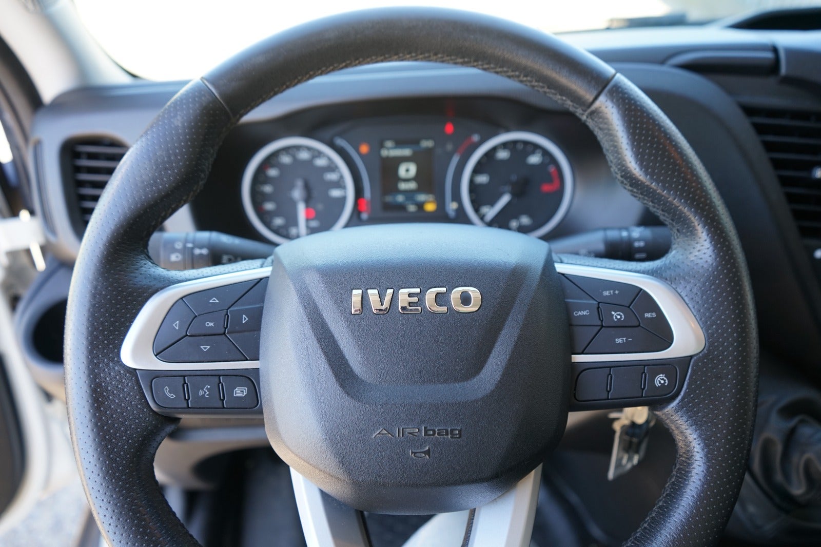 Billede af Iveco Daily 2,3 35S14 Alukasse m/lift