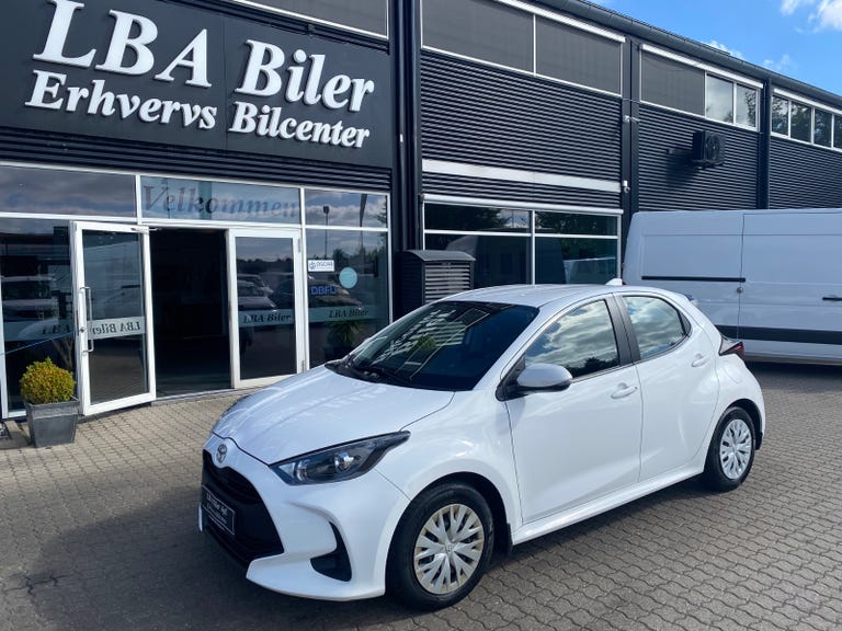 Toyota Yaris Essential Comfort Van