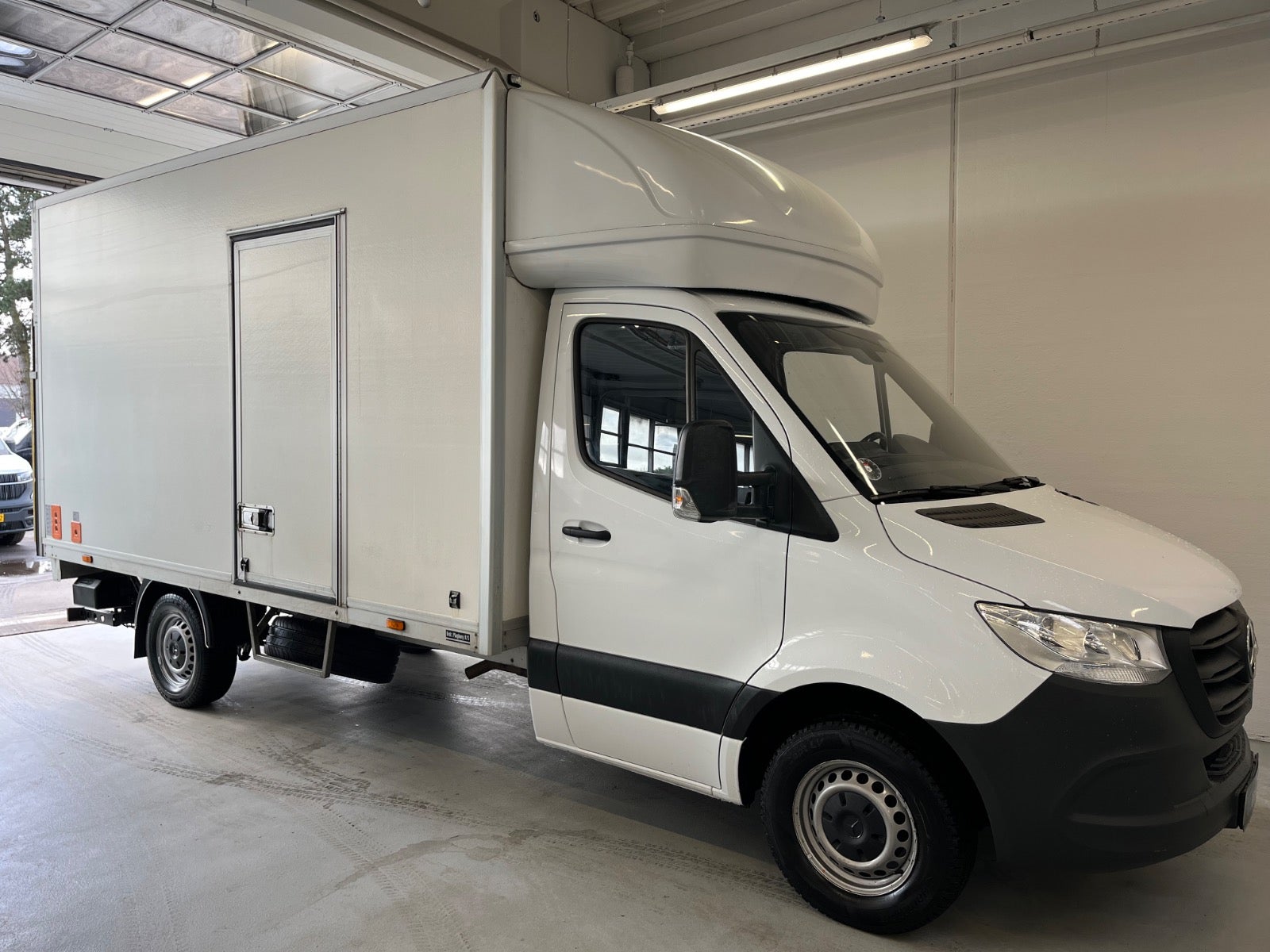 Billede af Mercedes Sprinter 317 2,0 CDi A3 Alukasse m/lift aut. RWD
