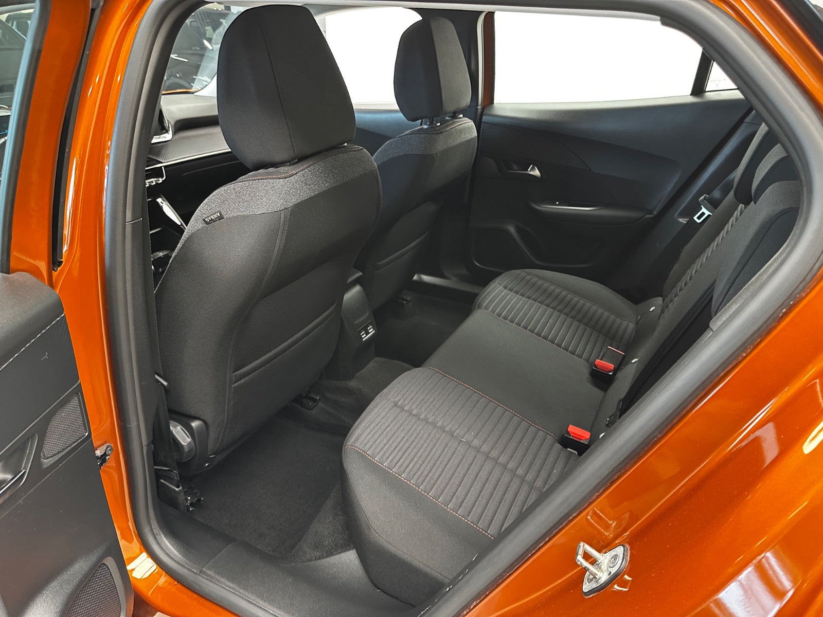 Billede af Peugeot e-2008 50 Active Pack
