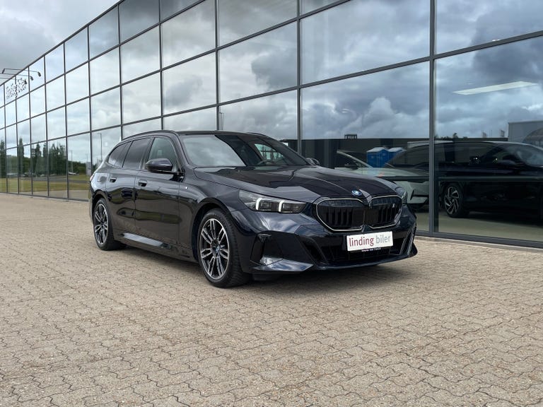 BMW i5 eDrive40 Touring Fully Charged M-Sport