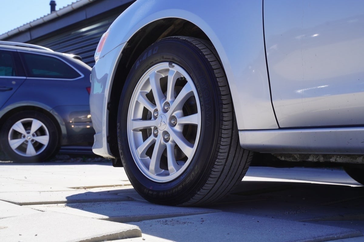 Billede af Mitsubishi Lancer 1,6 Invite SportBack