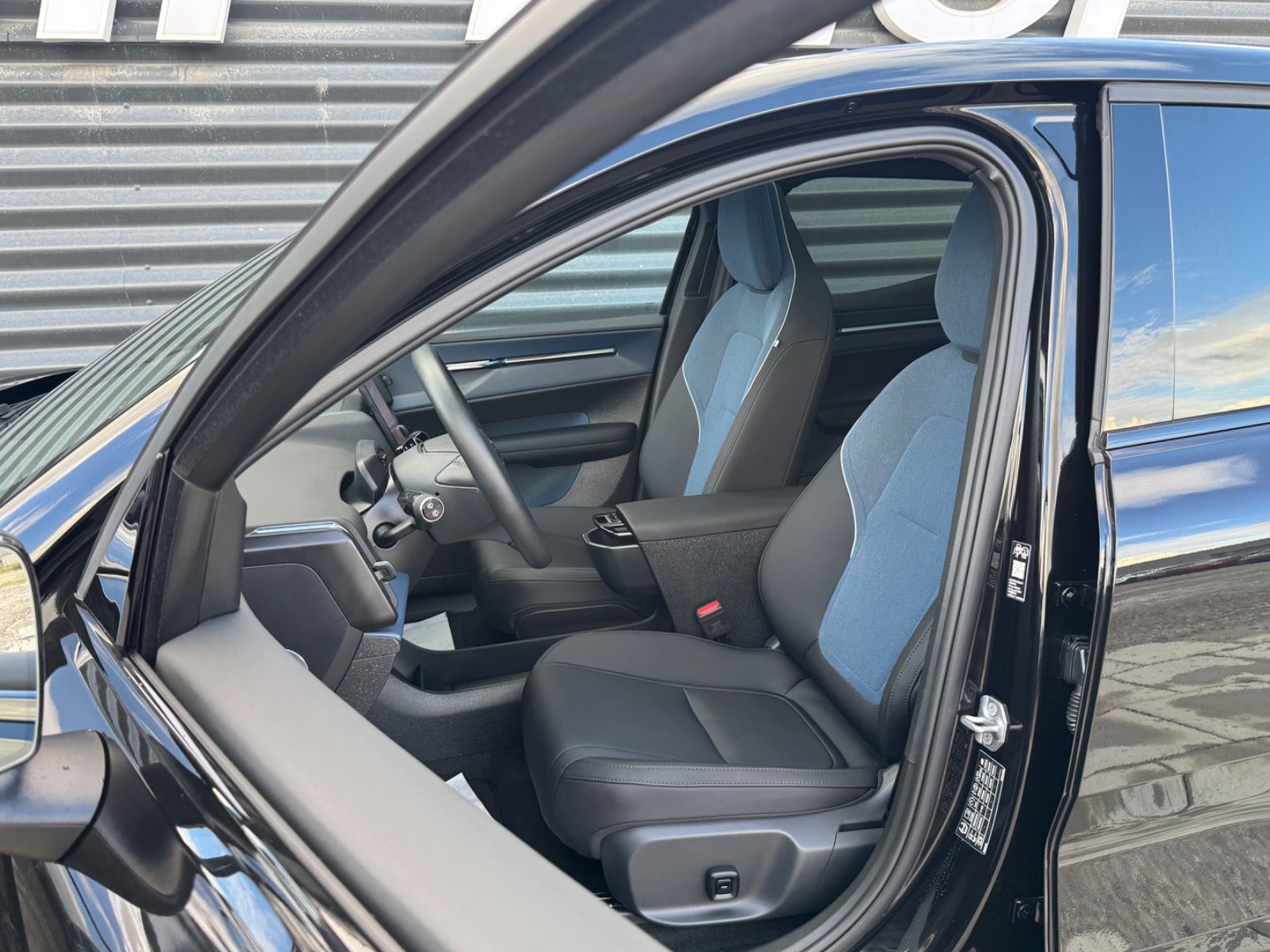 Billede af Volvo EX30 Extended Range Black Edition
