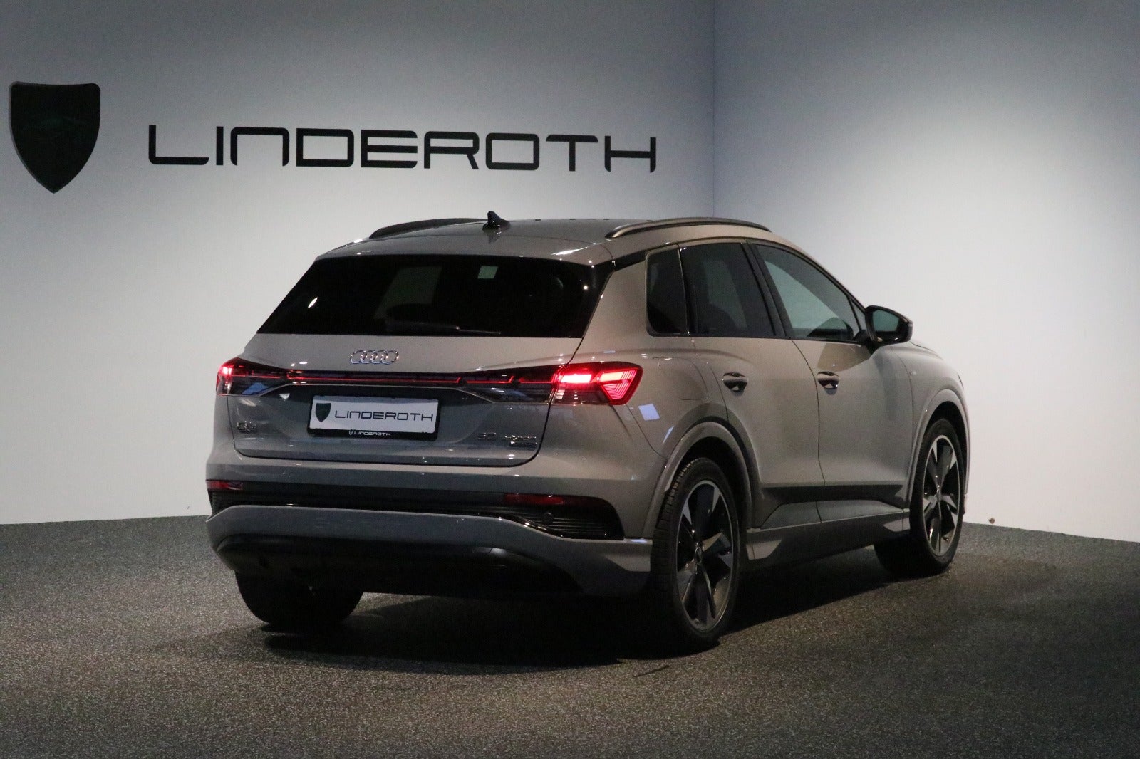 Audi Q4 e-tron 50 S-line quattro 5d - 2