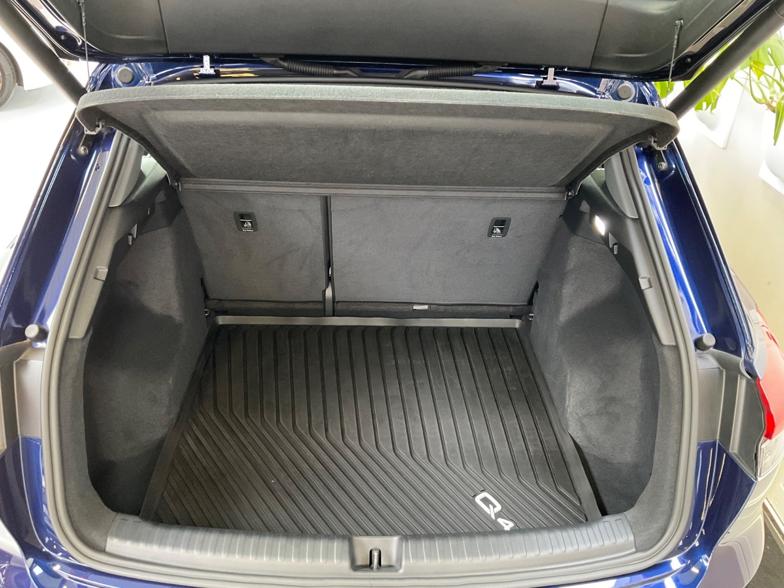 Audi Q4 e-tron 45 5d - 6