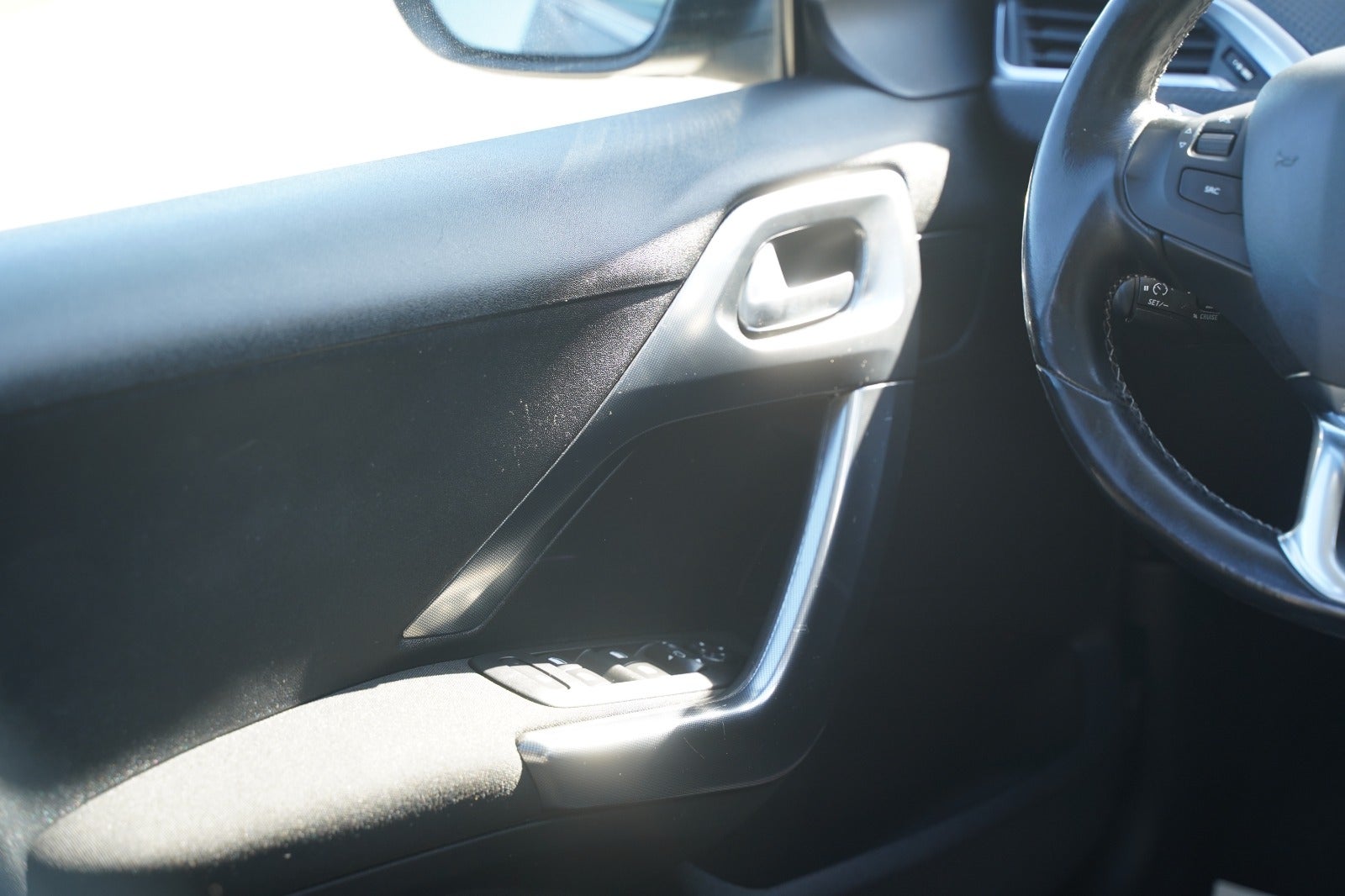 Billede af Peugeot 2008 1,6 BlueHDi 100 Allure Sky