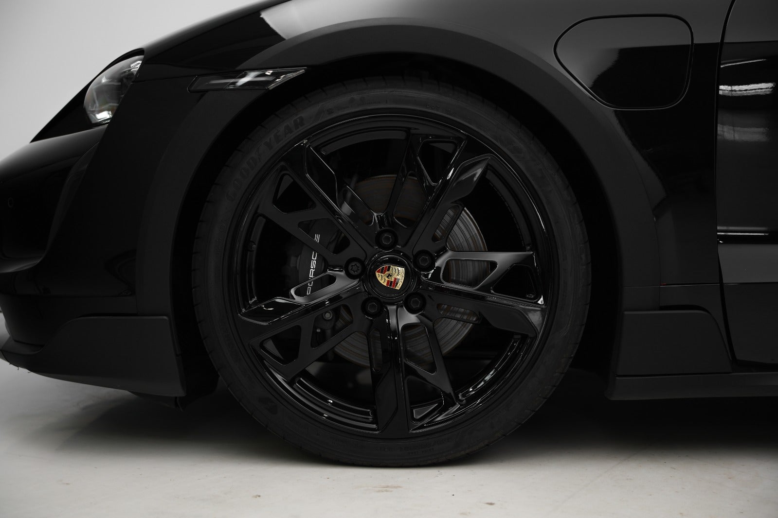Porsche Taycan 4 Performance+ Cross Turismo
