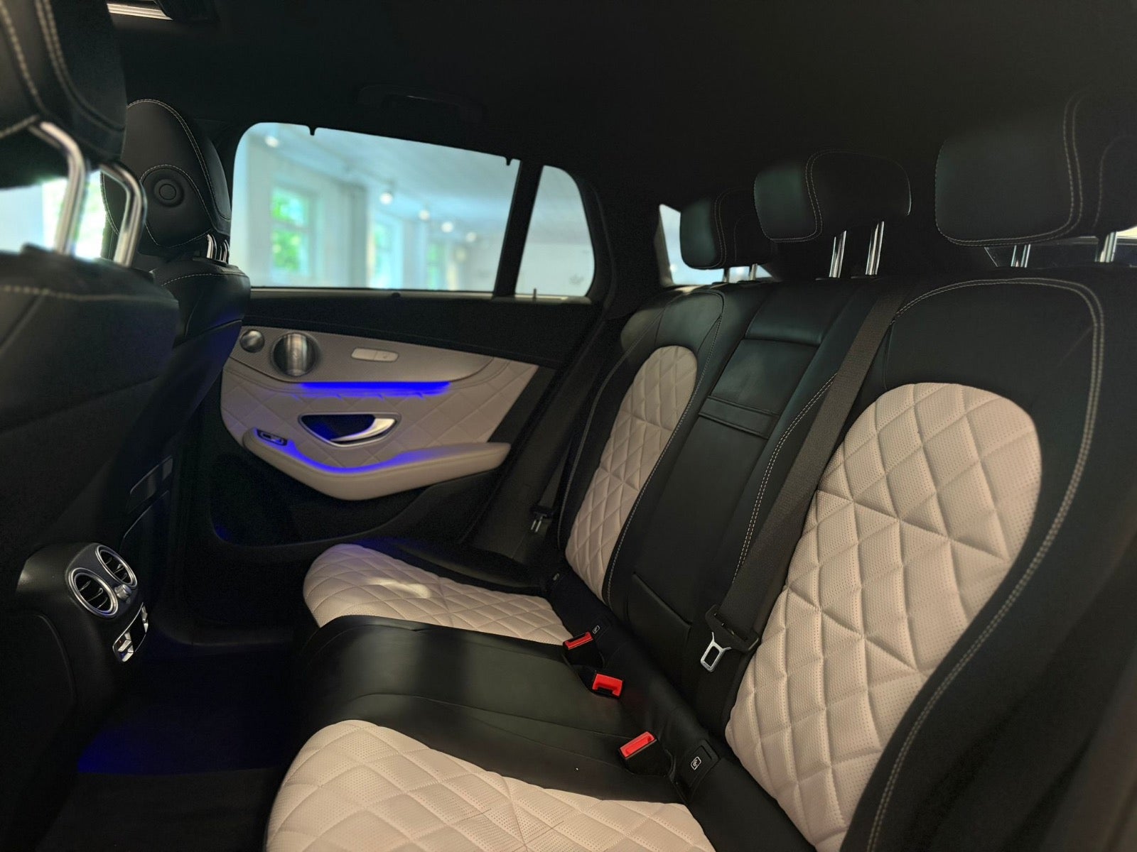 Mercedes – EQC400
