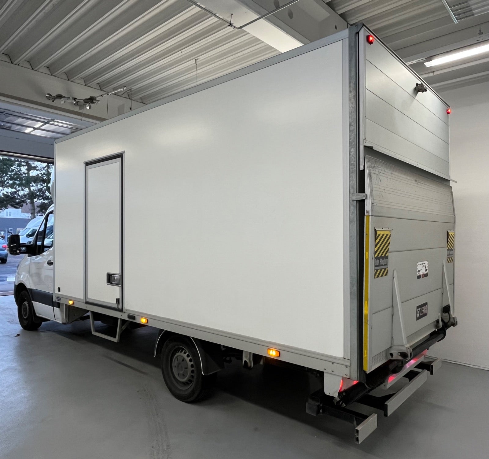 Billede af Mercedes Sprinter 317 2,0 CDi A3 Alukasse m/lift aut. RWD