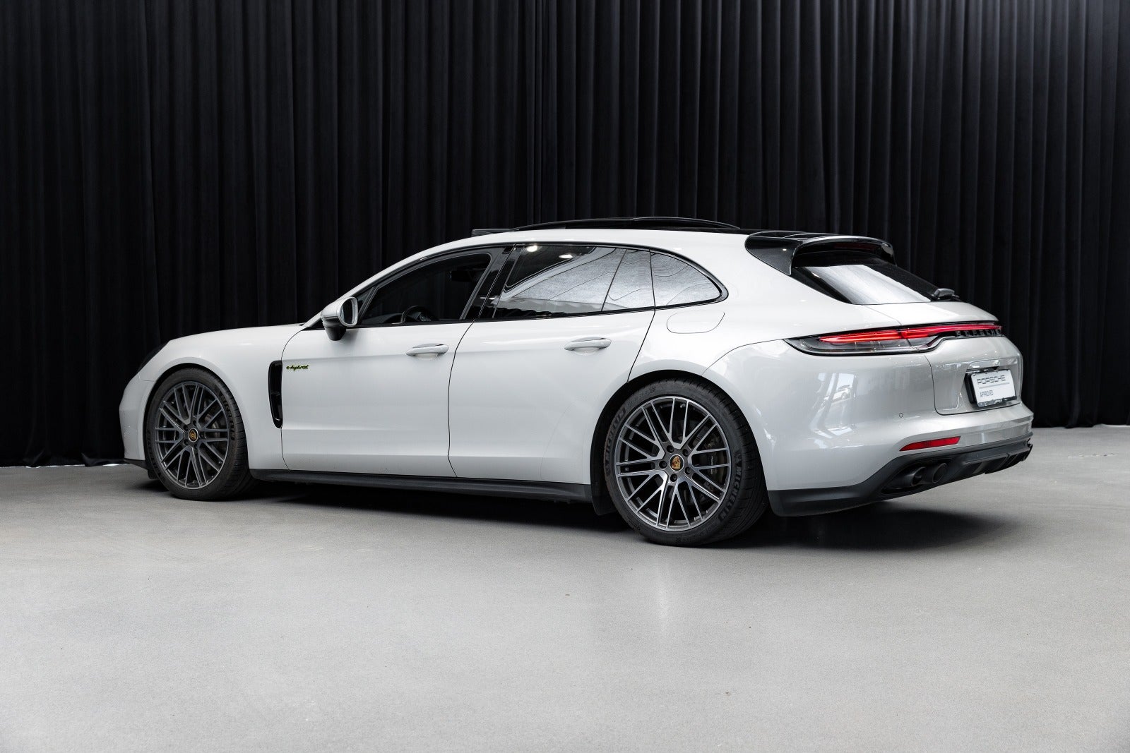 Gallery image 5 of 18