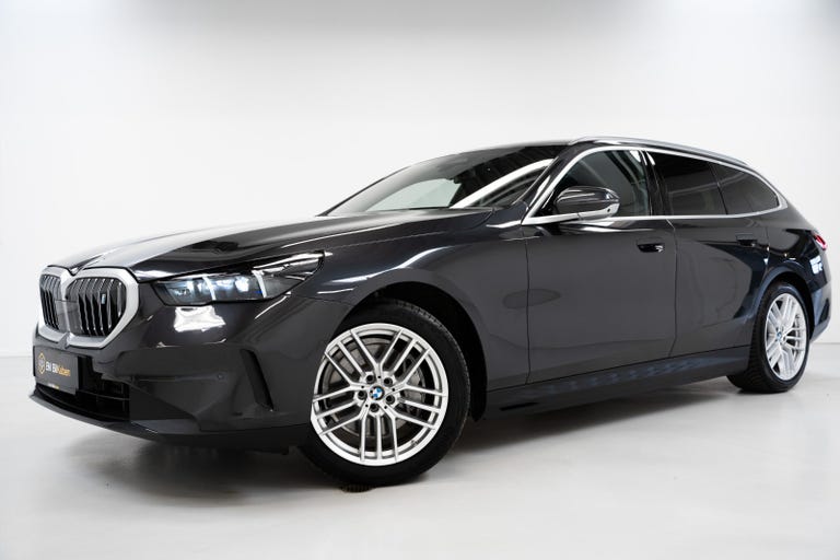 BMW i5 eDrive40 Touring Fully Charged