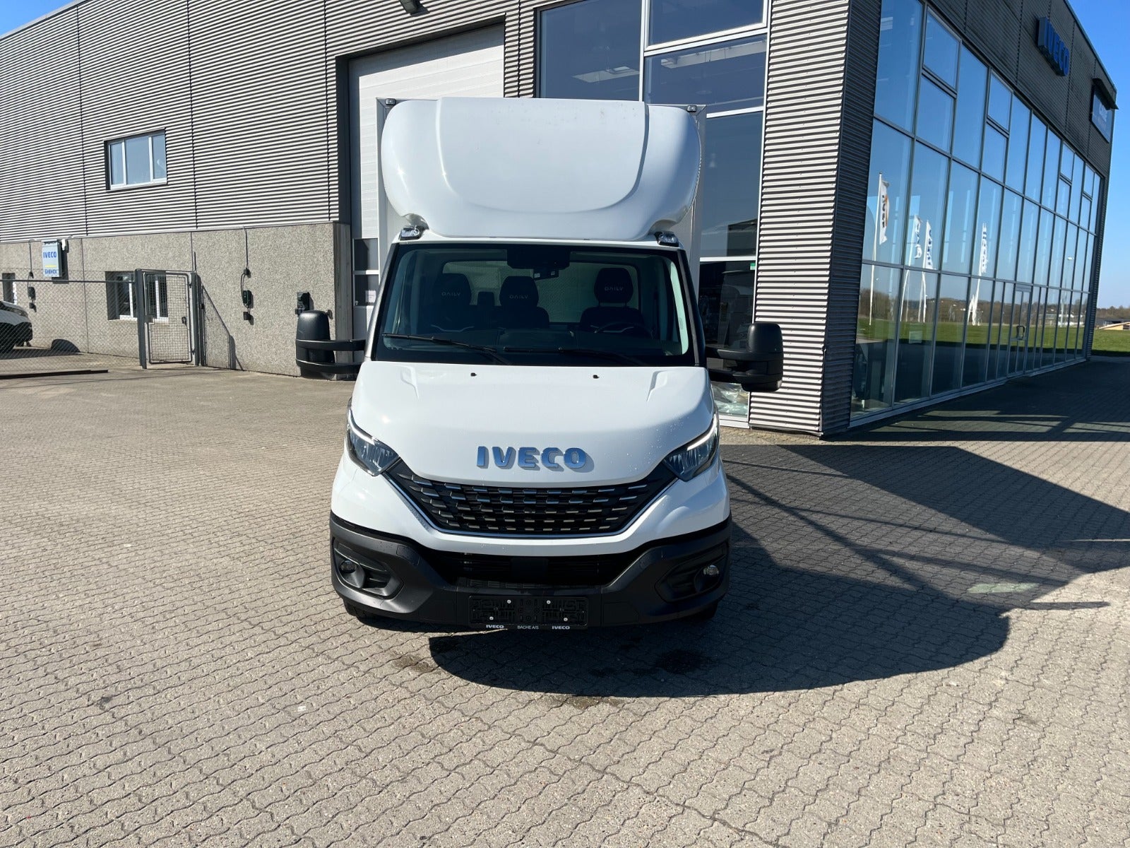 Billede af Iveco Daily 3,0 35S18 4100mm Box m/lift AG8