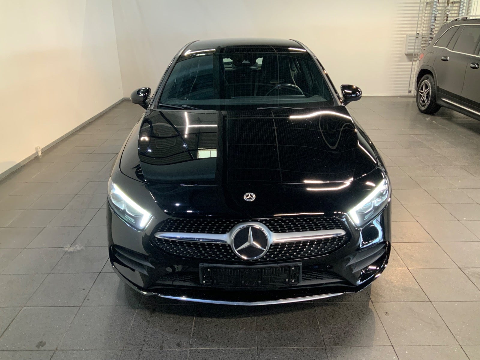 Mercedes-Benz A 250 e (2/8)