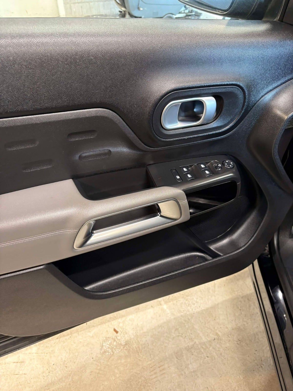Billede af Citroën C5 Aircross 1,6 Hybrid Iconic Black Edition EAT8