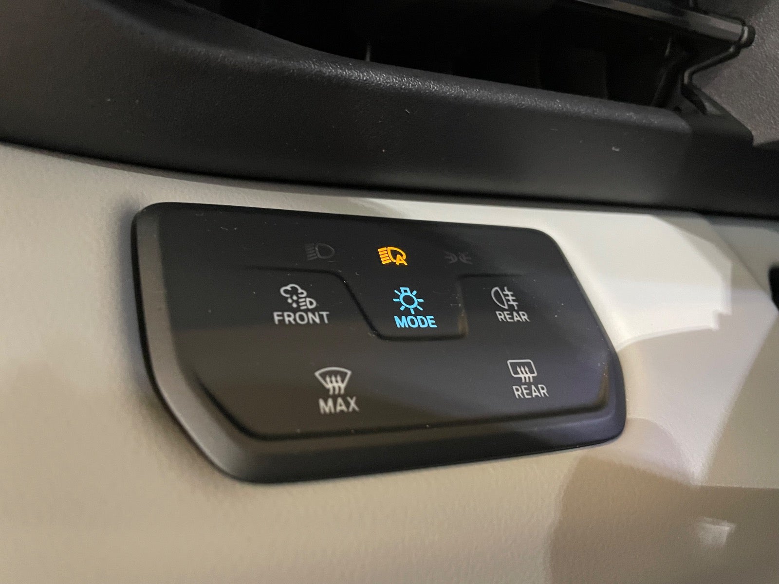 Ford Explorer Premium Extended Range