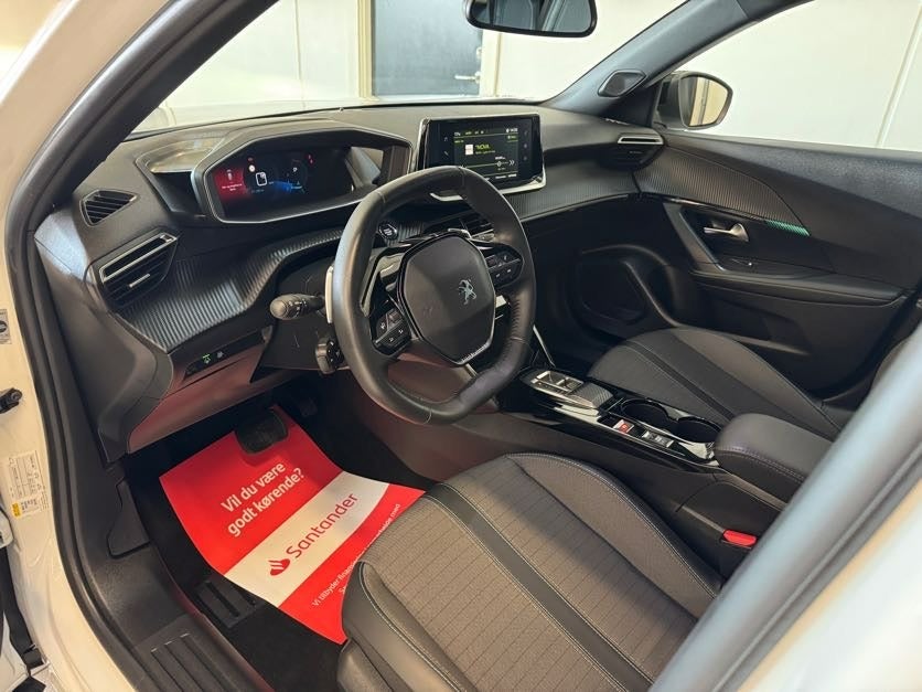 Peugeot 2008 PureTech 130 Vision Sport EAT8 Peugeot 2008 PureTech 130 Vision Sport EAT8