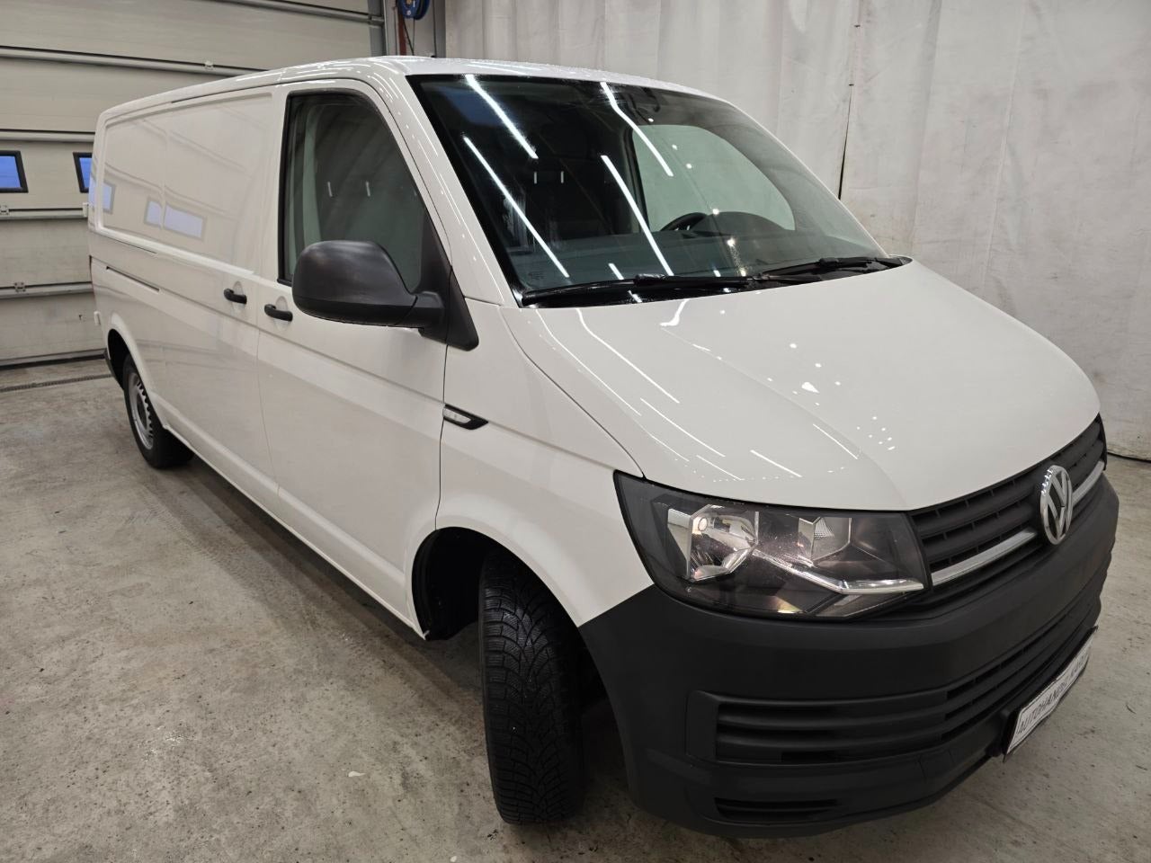 VW Transporter TDi 102 Kassevogn lang