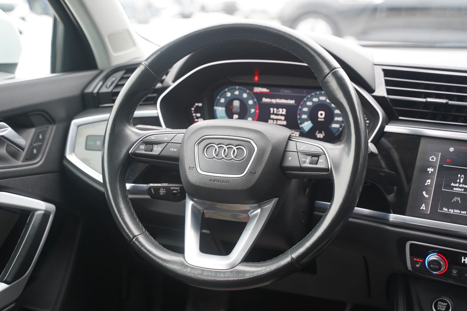 Billede af Audi Q3 45 TFSi e Attitude plus S-tr.