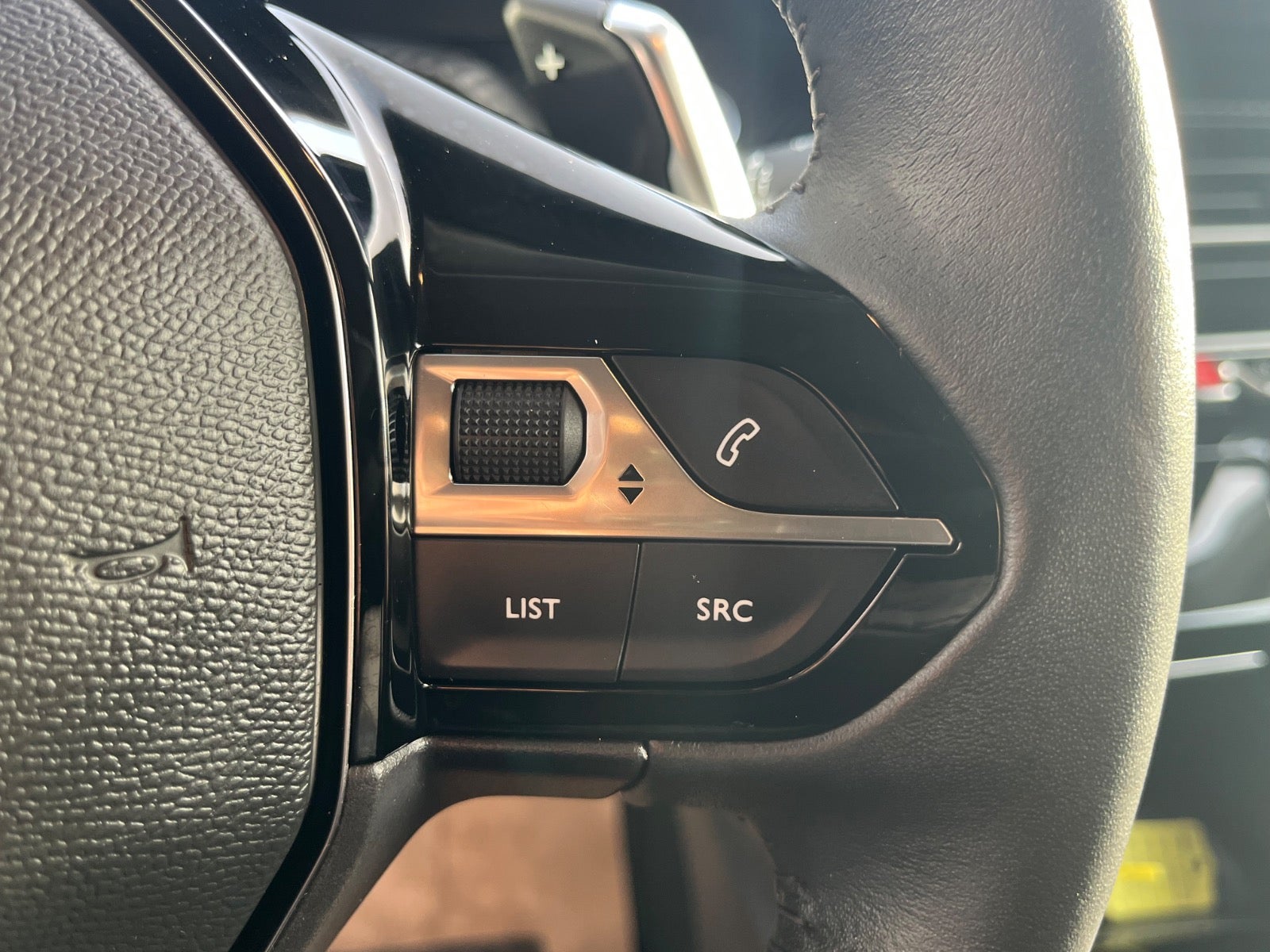 Billede af Peugeot 208 1,2 PureTech 100 Black Selection EAT8