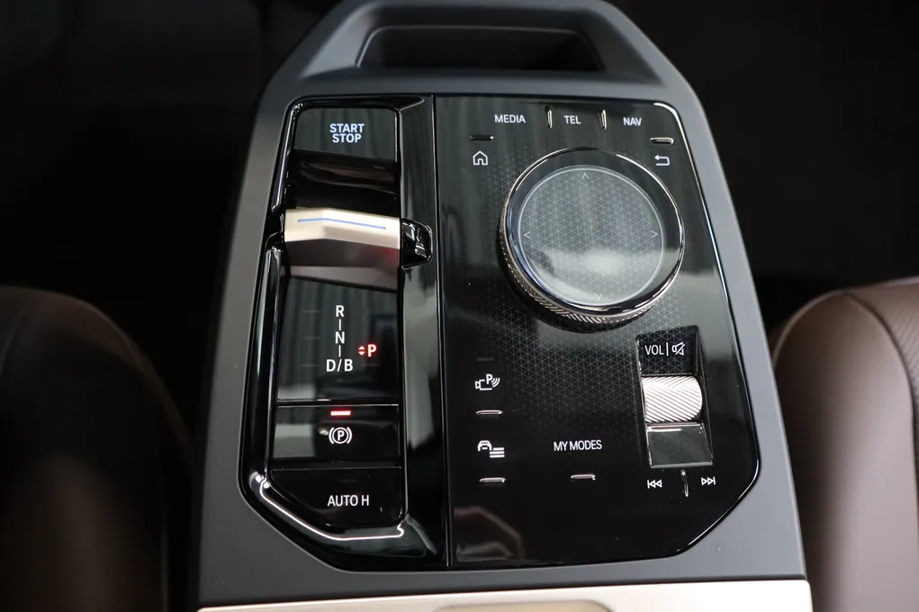 BMW iX xDrive40 Sport Line