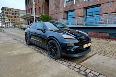 Porsche Macan 4   5d