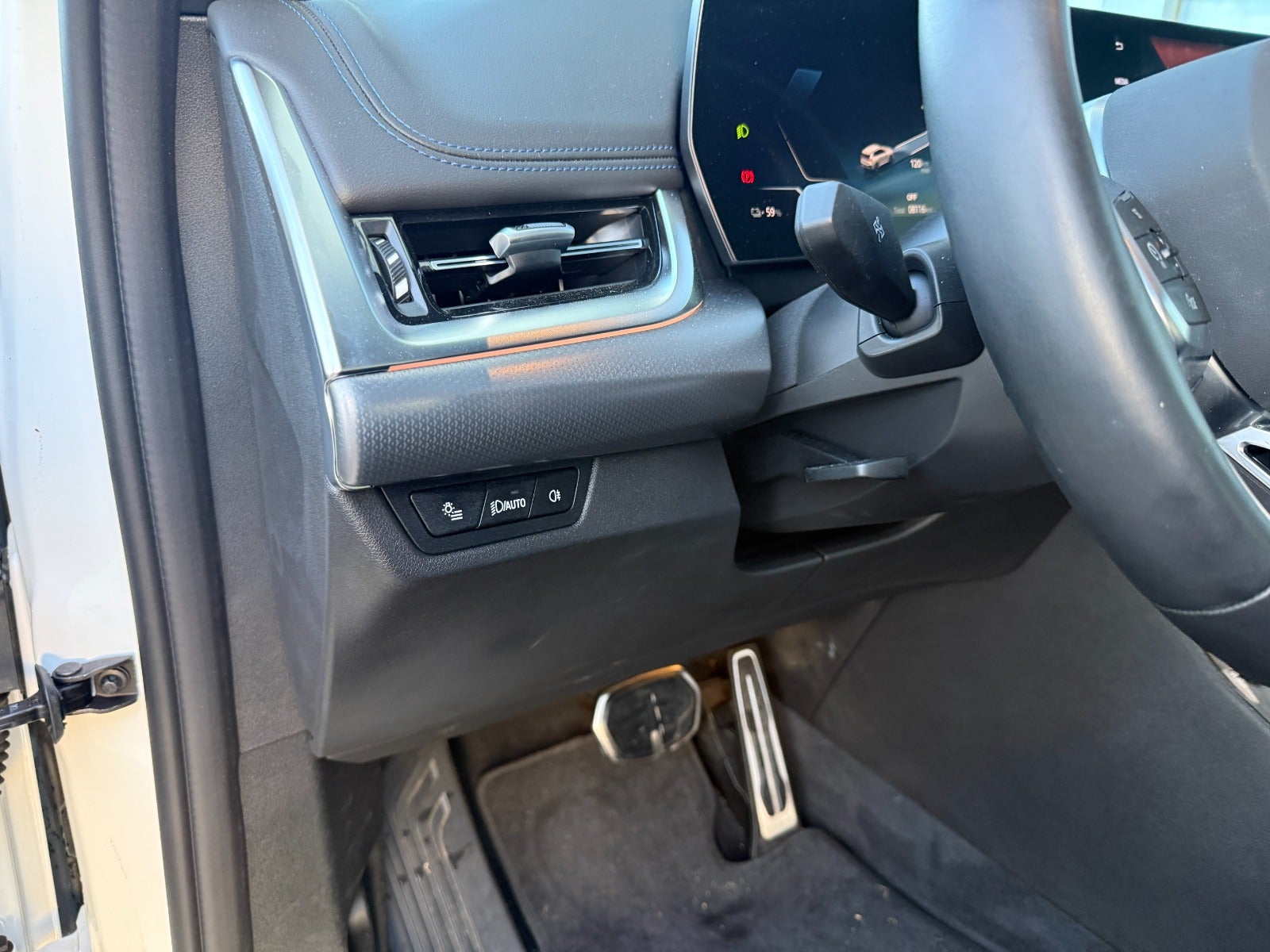 BMW iX1 eDrive20 M-Sport Premium 5d - 10