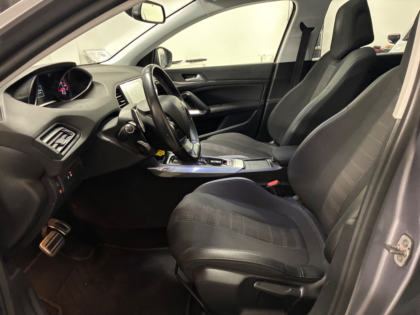 Billede af Peugeot 308 1,2 PureTech 130 Allure SW EAT8