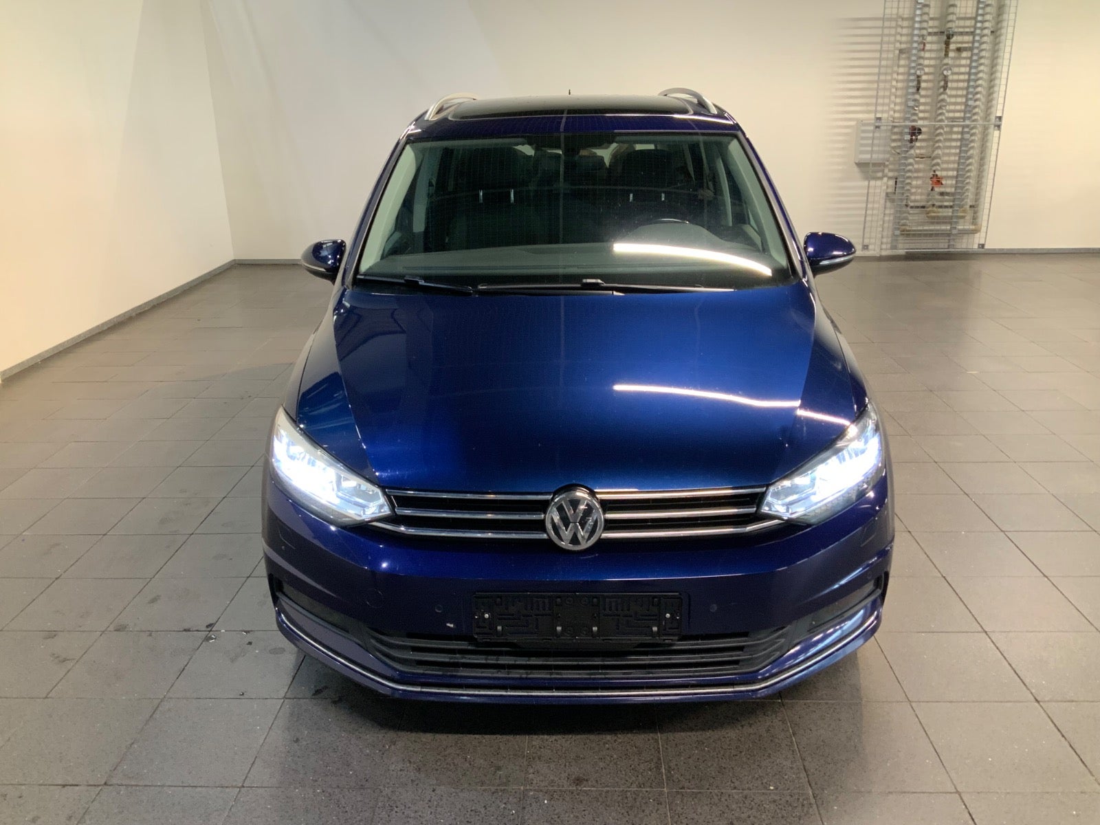 VW Touran (2/8)