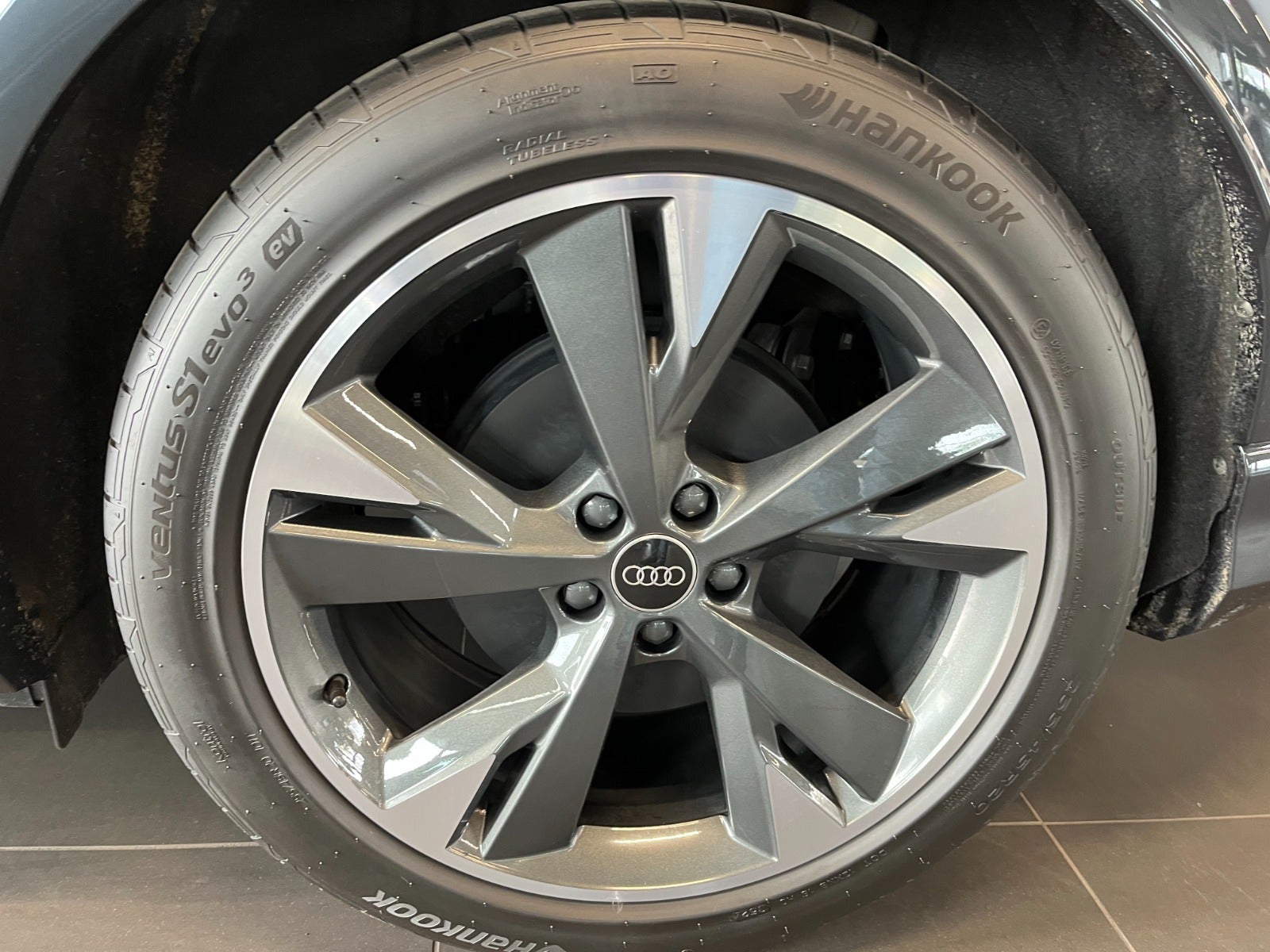 Billede af Audi Q4 e-tron 45 edition S-line
