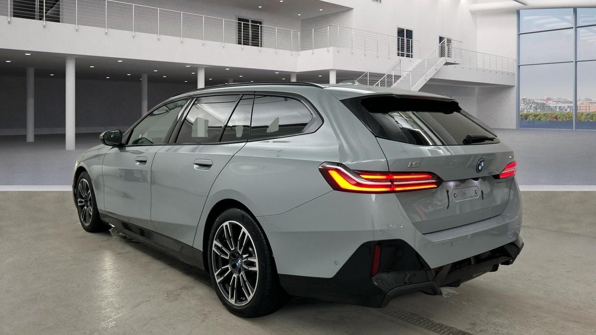 BMW i5 eDrive40 Touring M-Sport billede 3