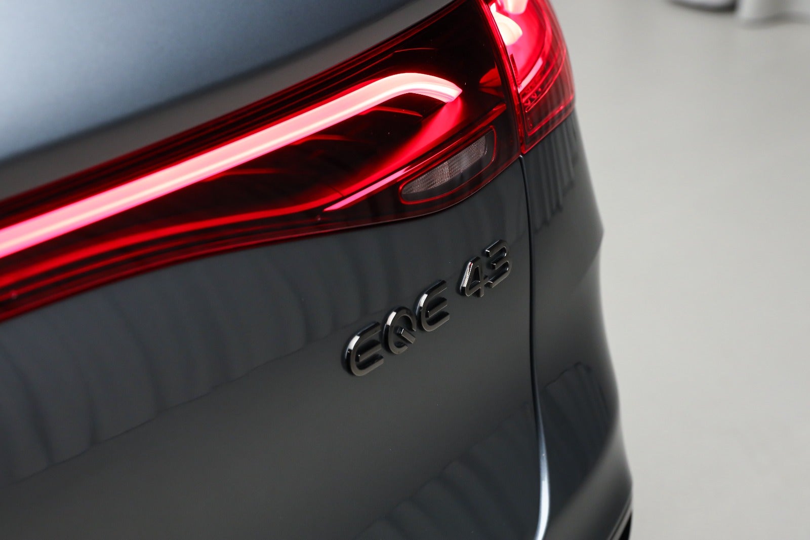 Mercedes-AMG EQE 43 SUV