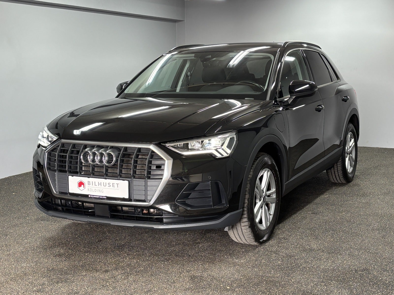 Billede af Audi Q3 45 TFSi e Attitude plus S-tr.