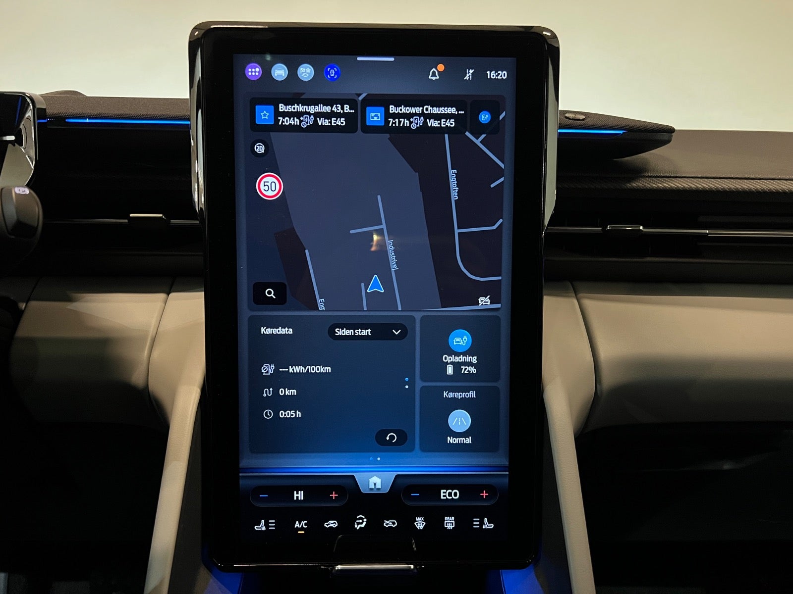 Ford Explorer Premium Extended Range