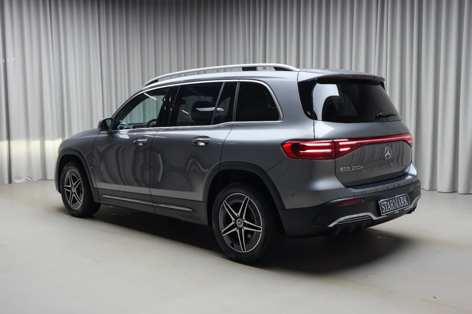 Mercedes-Benz EQB 250+ (3/8)