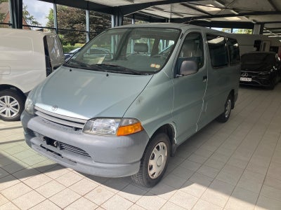 Toyota HiAce 2,4  4d