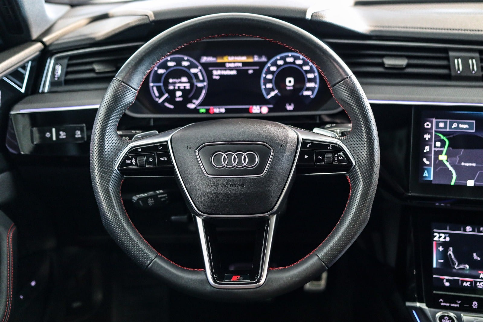 Billede af Audi Q8 e-tron 55 S-line Black Edition quattro