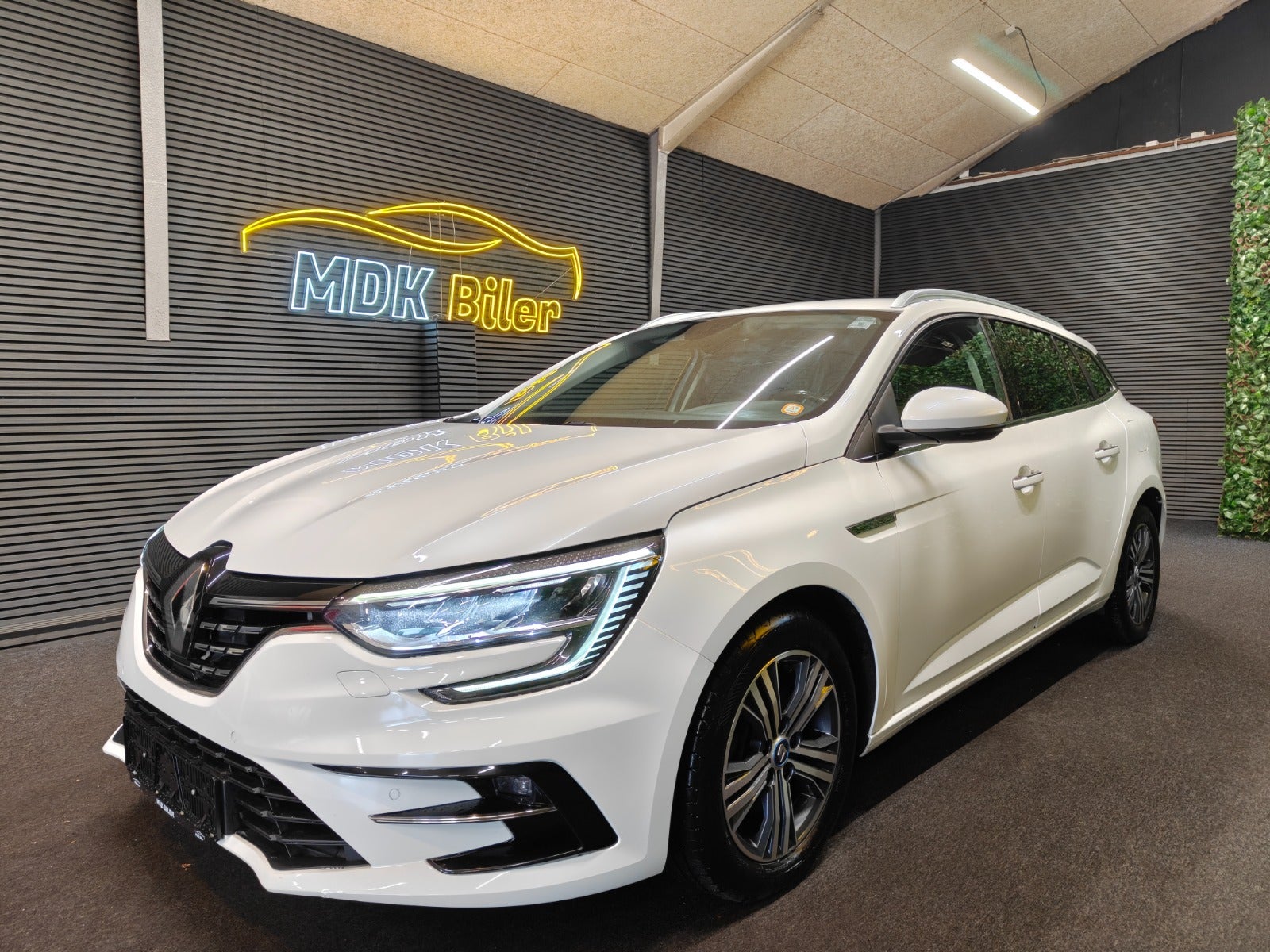 Billede af Renault Megane IV 1,6 E-Tech Zen Sport Tourer