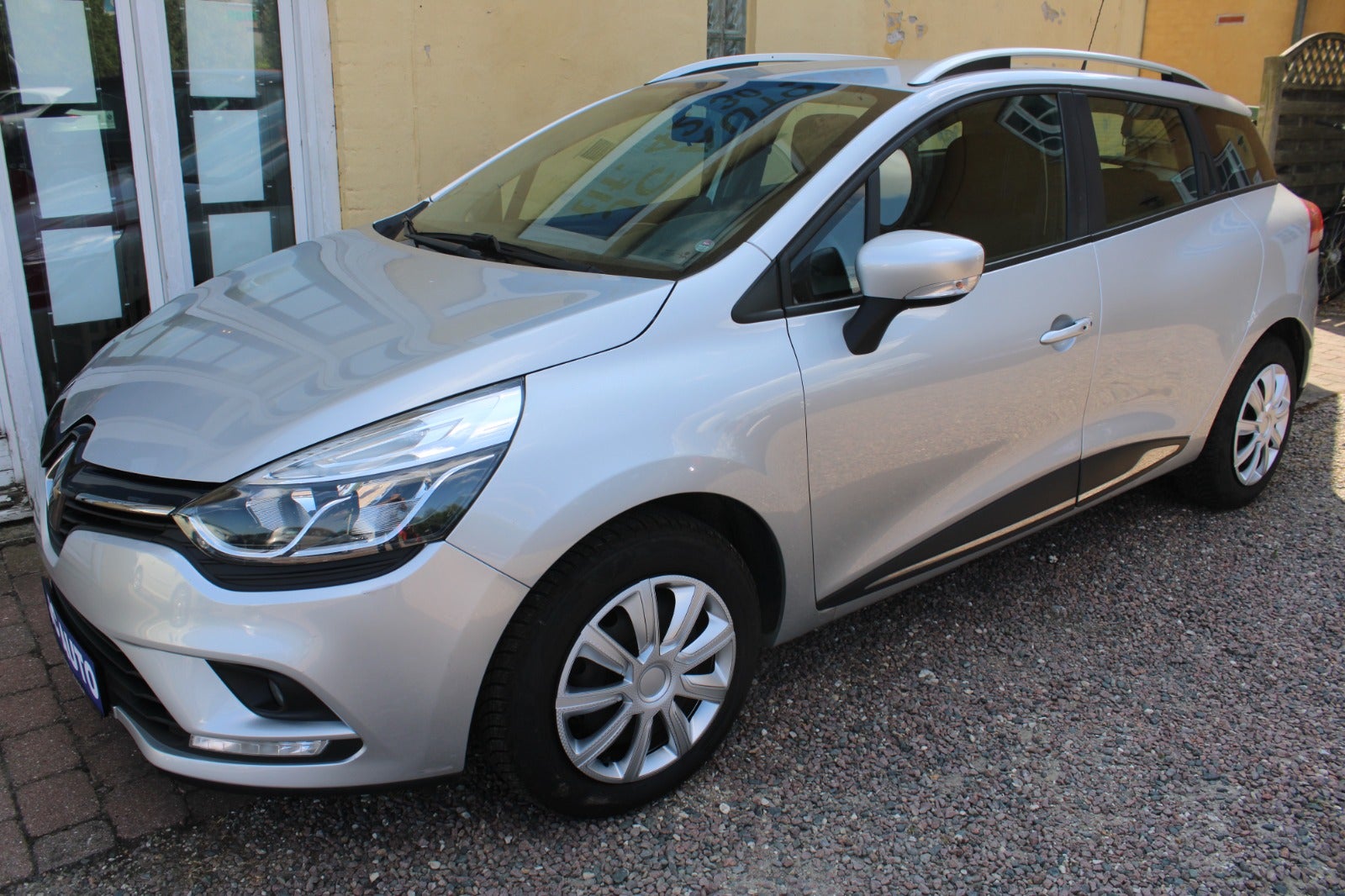 J.C Biler ApS - Renault Clio IV TCe 90 Zen Sport Tourer