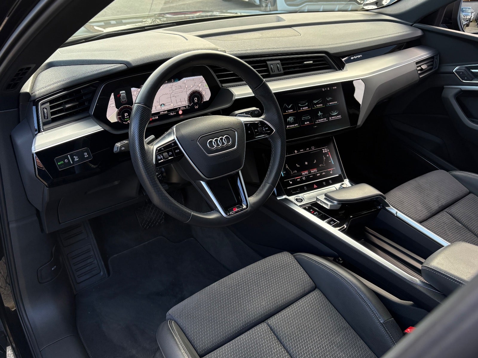 Billede af Audi e-tron 55 S-line quattro