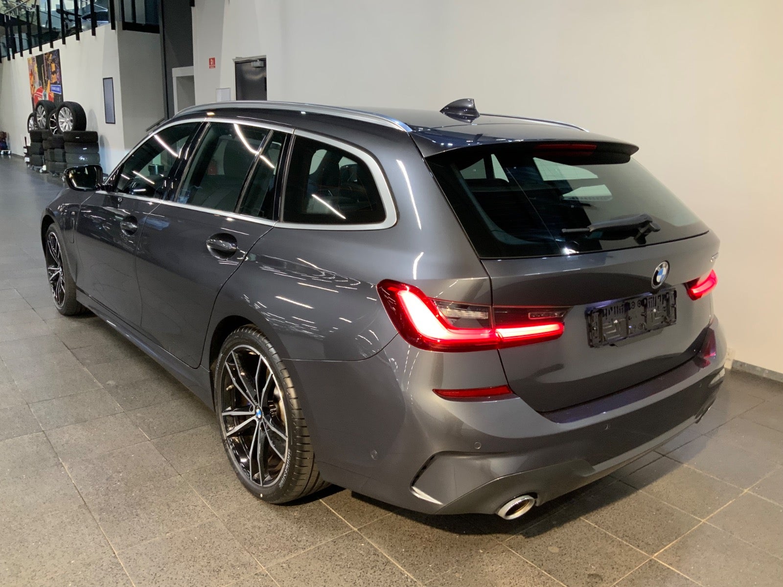 BMW 330e (5/8)